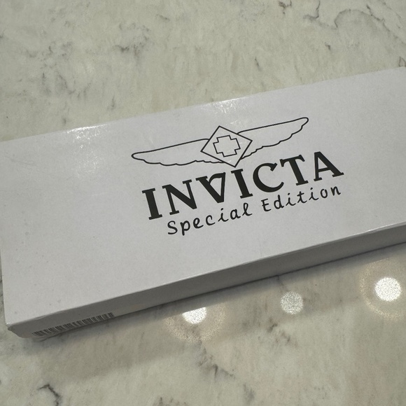NIB Invicta Special Edition Women's Watch with 5 Band Colors - Picture 3 of 10